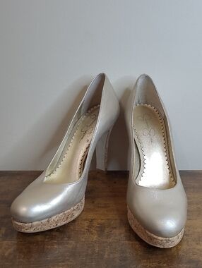 Jessica Simpson Soft Gold Metallic Cork Platform Heels size 8.5